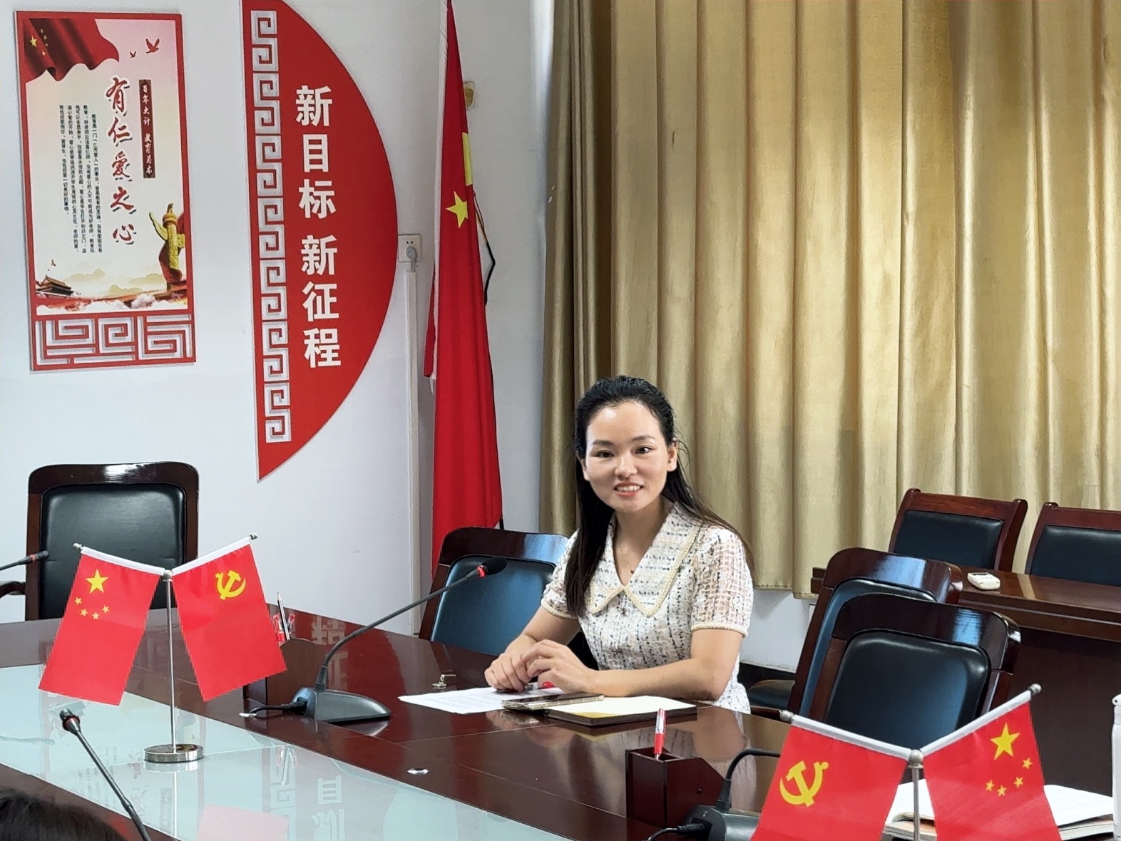 英語(yǔ)教研組長(zhǎng)劉倩老師.jpg