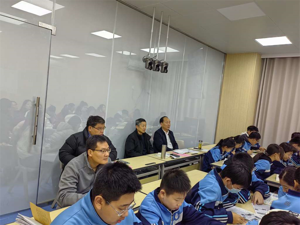 張福生副校長，劉淼主任，卞學(xué)昌教研員.jpg